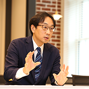綿田 裕孝 氏